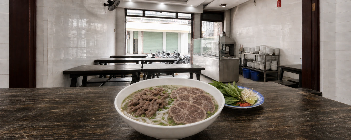 Phở tái lăn bắp hoa (garlic-tossed rare beef & shank)